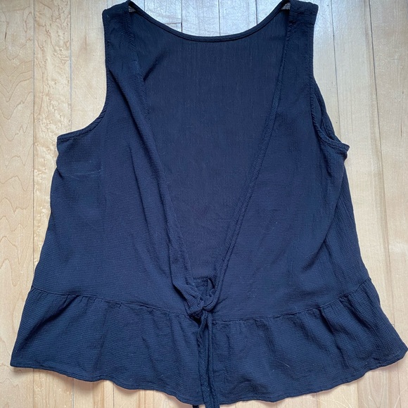 Wide open back tank top - Picture 4 of 5